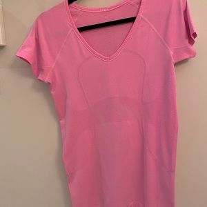 LULULEMON pink training tshirt